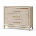 Cassettiera in legno con maniglie dorate