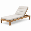 Lettino in legno teak con cuscino beige regolabile